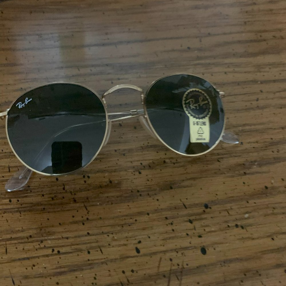 RAY BAN SUNGLASSES BY LUXIOTICA 100% U V PROTECTION - Picture 2 of 5